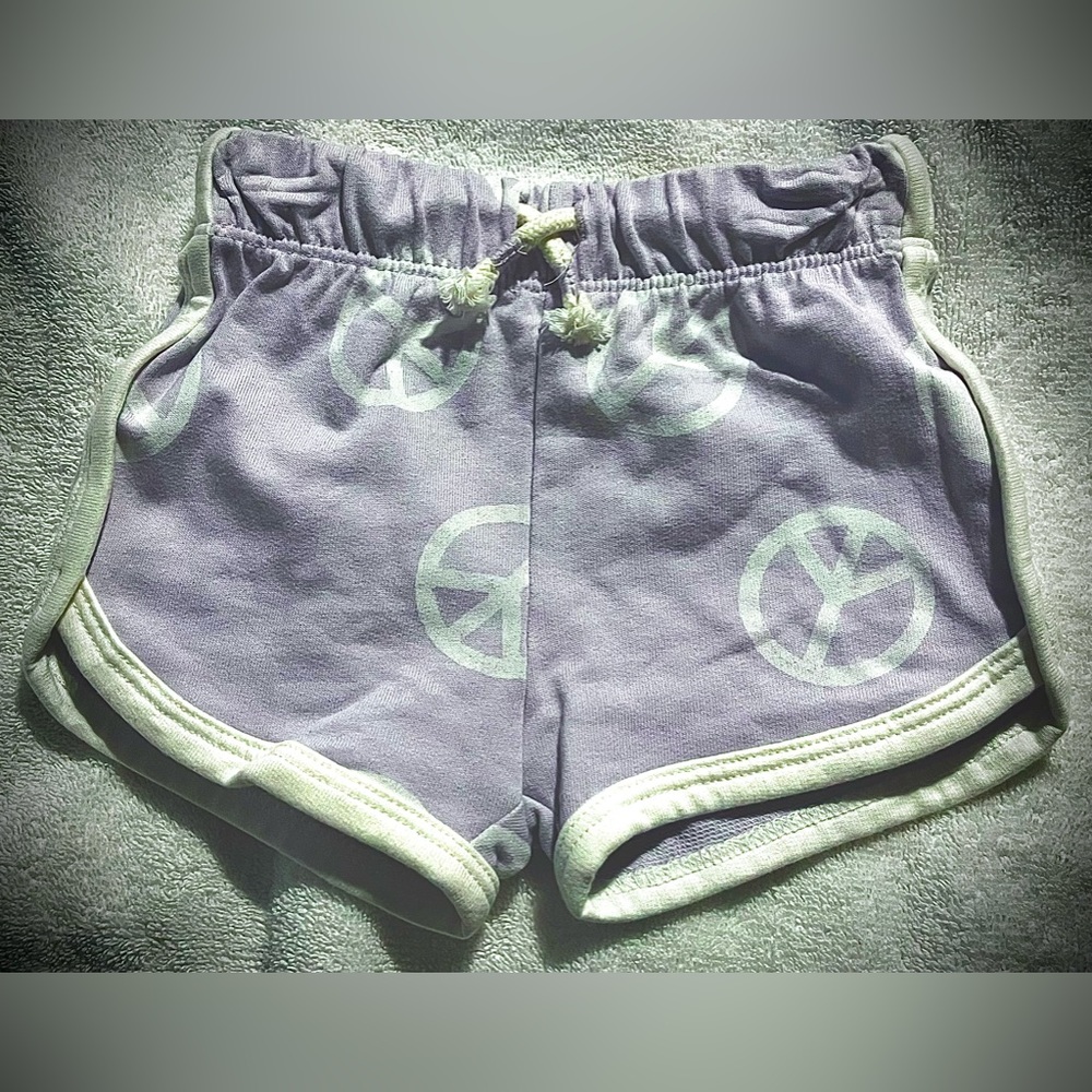 NWT. Comfy shorts for a Baby girl. Size:9months Brand:Little co by Lauren Conrad